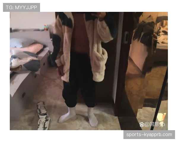 乔恩·琼斯家的冰箱里塞满蛋白粉，连狗都练出八块腹肌了