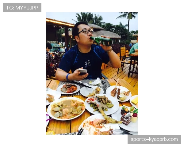 如果黄东萍把金牌和夜市小吃放同一张图，吃瓜的人会先盯哪样