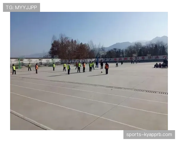 快速任意球规则：何时可立刻开球及裁判处置要点