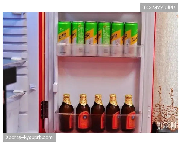 特雷·杨家的冰箱里连可乐都没有，只塞满了冰镇电解质水